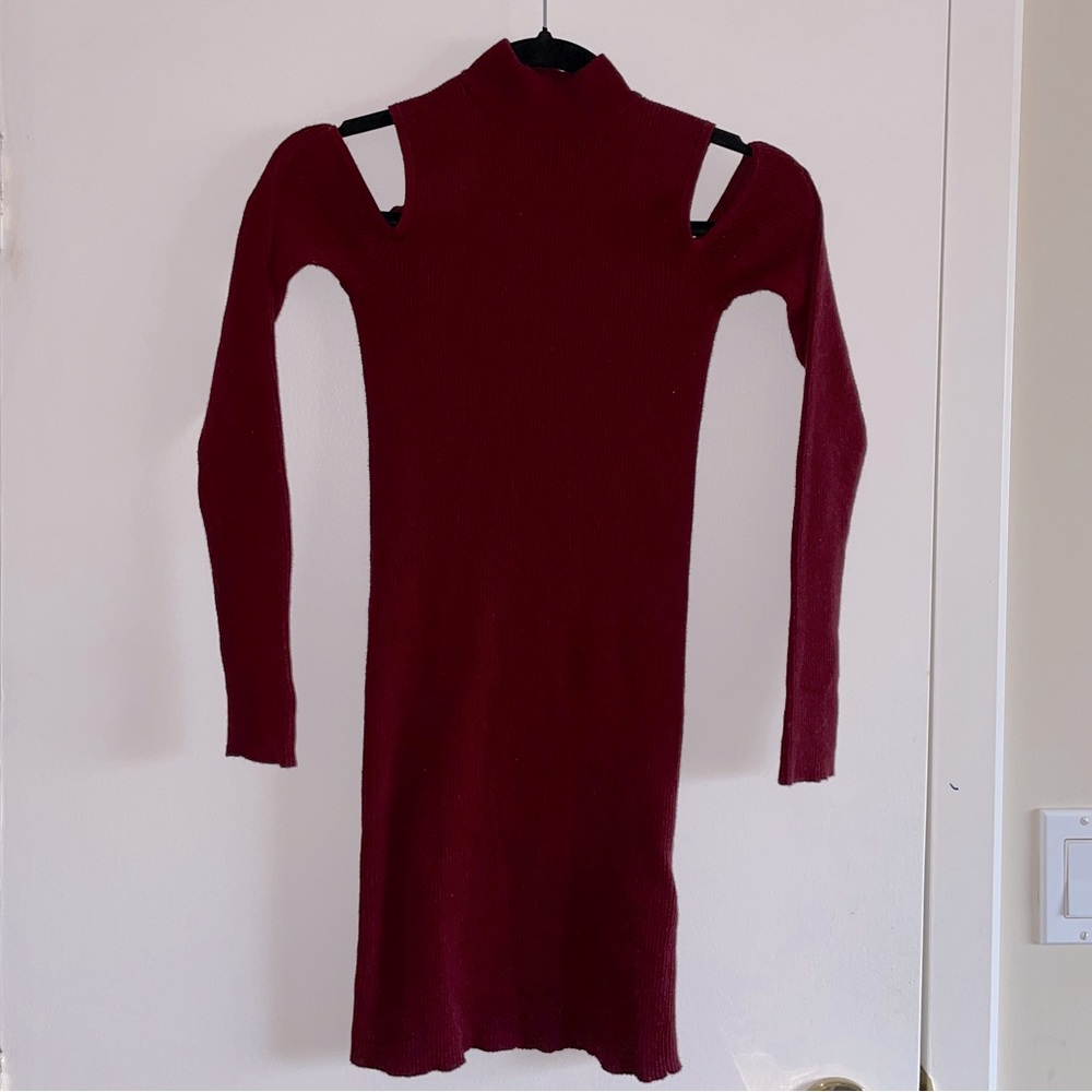 Jersey mini dress with cutouts on shoulders